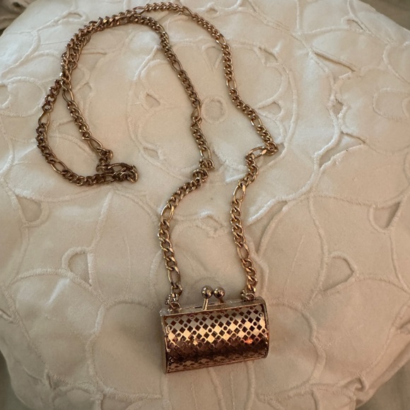 Jewelry - Elegant Gold Chain Clutch